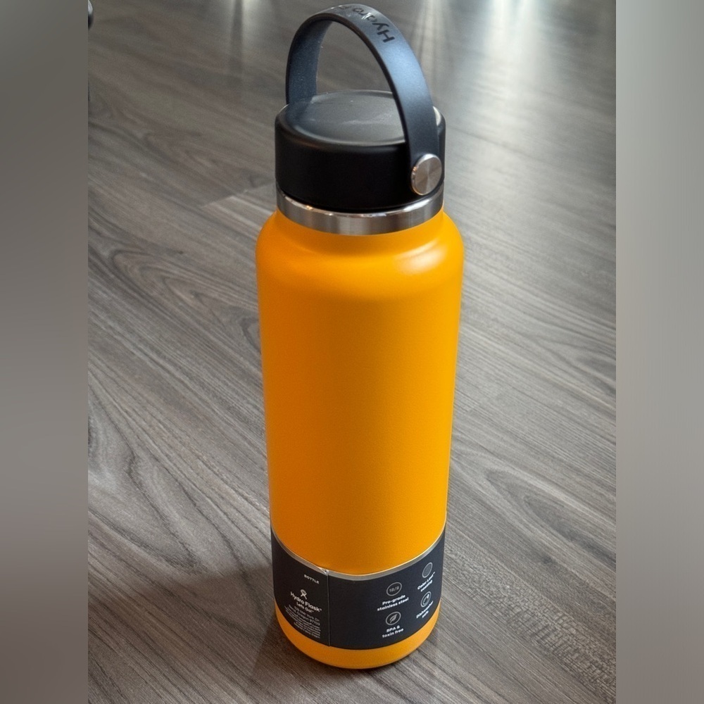 Hydro Flask 40 oz Wide Mouth. Color, orange. NWT hot/cold - Picture 2 of 7
